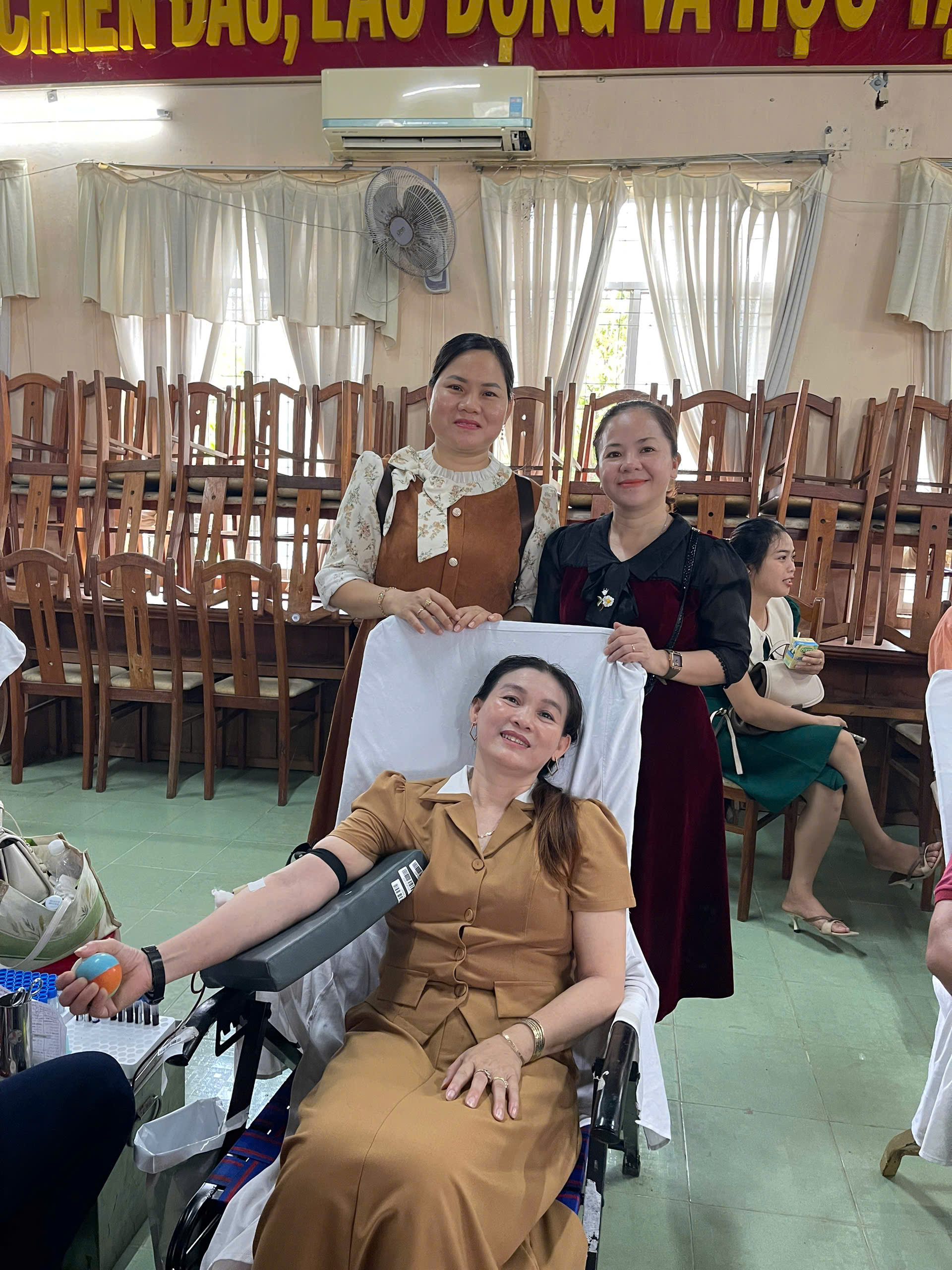 Hiến máu tình nguyện tháng 10 năm học: 2025-2026