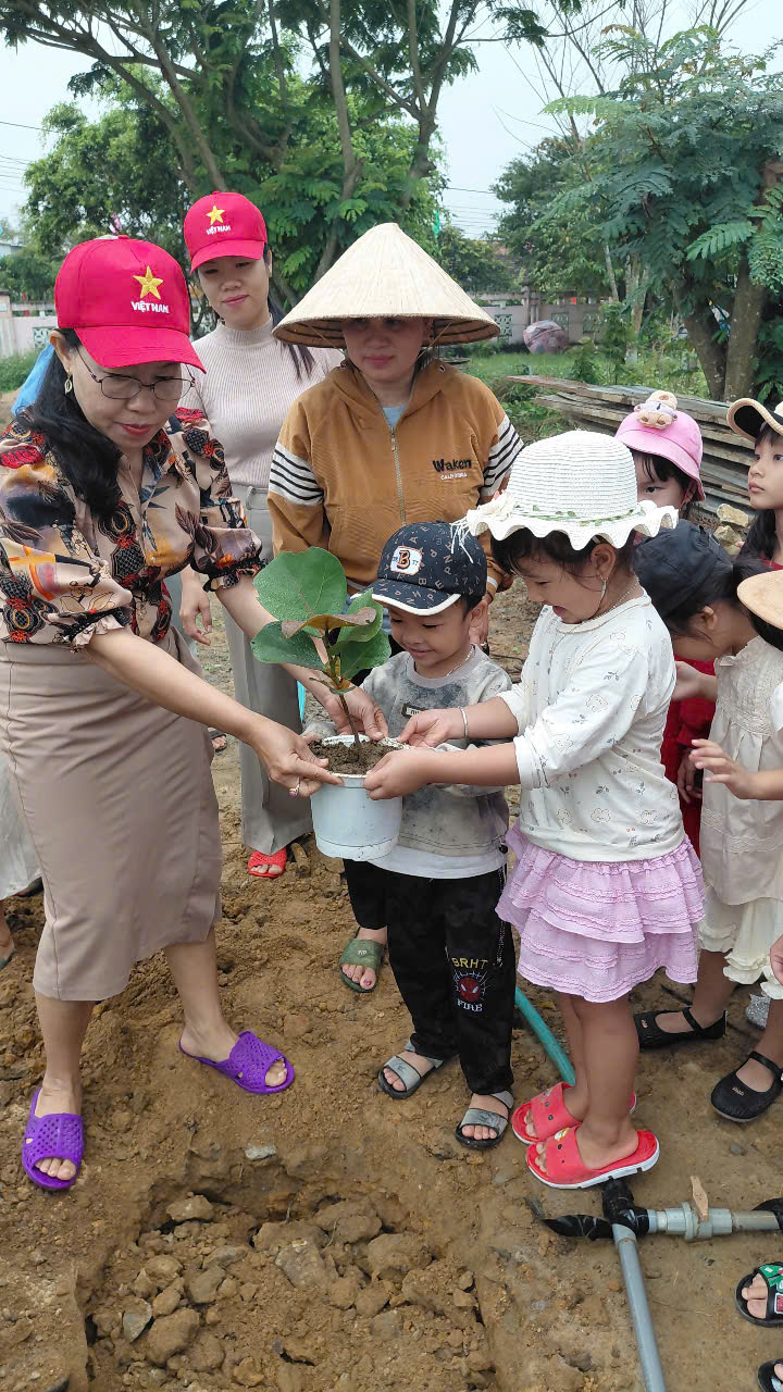 LỄ PHÁT ĐỘNG “TẾT TRỒNG CÂY ĐỜI ĐỜI NHỚ ƠN BÁC HỒ” XUÂN BÍNH NGỌ NĂM 2026 LỄ PHÁT ĐỘNG “TẾT TRỒNG CÂY ĐỜI ĐỜI NHỚ ƠN BÁC HỒ” XUÂN BÍNH NGỌ NĂM 2026